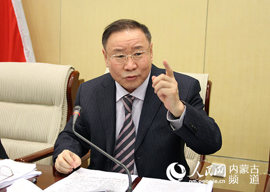 市委,市政府召开的呼和浩特市"勇于担当,攻坚克难"主题活动动员大会上