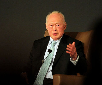 新加坡前总理李光耀的"反腐经"