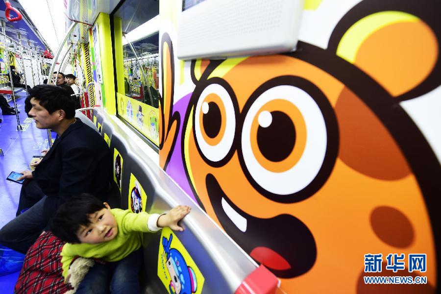 杭州开通首辆动漫地铁专列