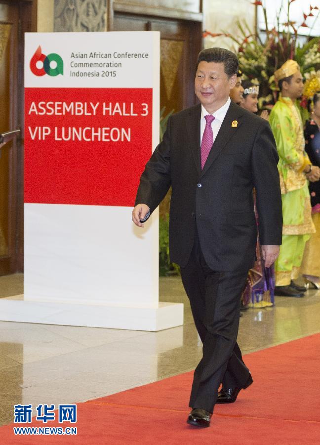 4月22日，国家主席习近平在印度尼西亚首都雅加达出席亚非领导人会议开幕式并发表讲话。 新华社记者 谢环驰 摄 