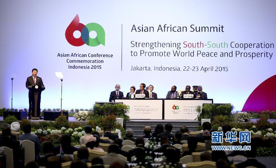  4月22日，国家主席习近平在印度尼西亚首都雅加达出席亚非领导人会议开幕式并发表讲话。 新华社记者 兰红光 摄 