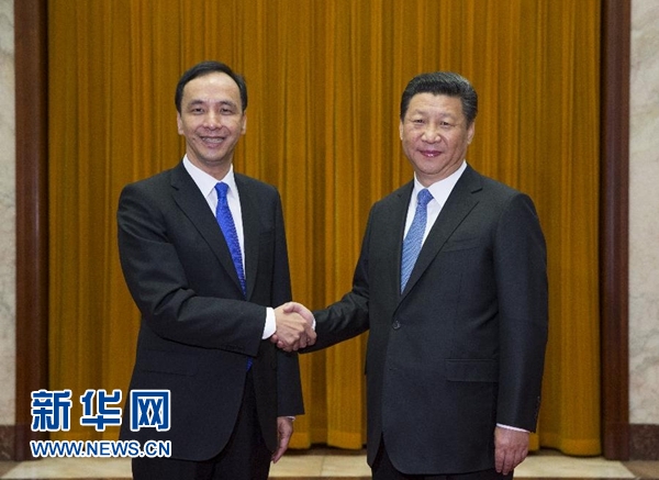 5月4日,中共中央总书记习近平在北京人民大会堂会见朱立伦主席率领的中国国民党大陆访问团。新华社记者 兰红光 摄 5月4日,中共中央总书记习近平在北京人民大会堂会见朱立伦主席率领的中国国民党大陆访问团。新华社记者 兰红光 摄