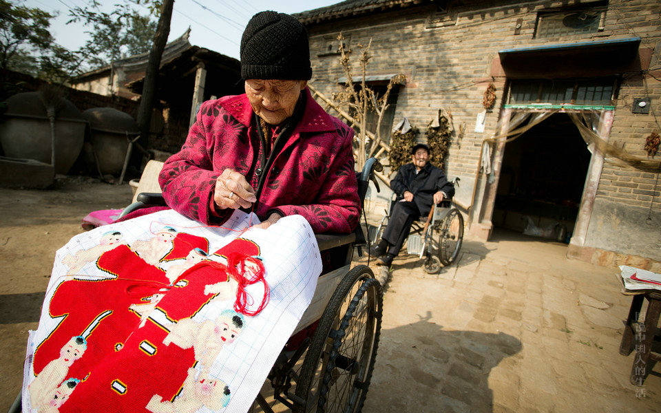 寻常巷陌里的百岁夫妻
