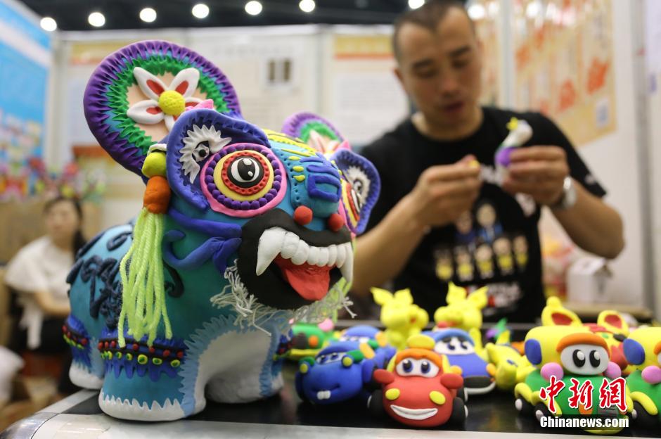 200幅民间珍藏非遗手工作品郑州展出