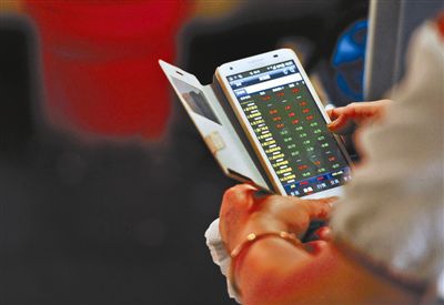 牛市行情下，A股涨势如虹，今年以来沪指已涨超40%，有&ldquo;神创板&rdquo;之称的创业板指更是逆天大涨近140%。据同花顺统计，今年前四月行情中，A股2547只股票中，只有14只股票下跌。