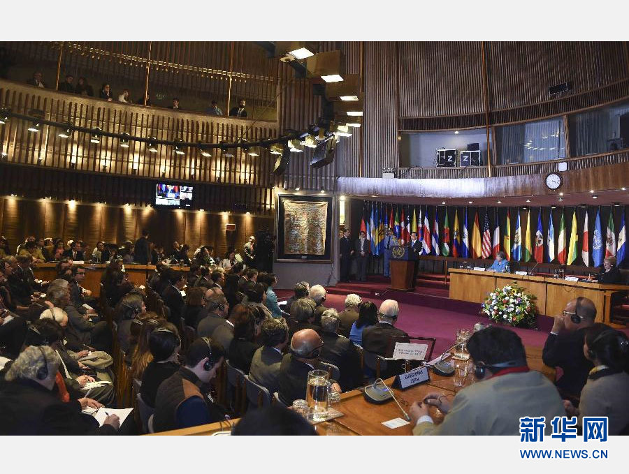当地时间5月25日,中国国务院总理李克强应邀在圣地亚哥联合国拉丁美洲和加勒比经济委员会发表重要演讲。 新华社记者 张铎 摄 当地时间5月25日,中国国务院总理李克强应邀在圣地亚哥联合国拉丁美洲和加勒比经济委员会发表重要演讲。 新华社记者 张铎 摄