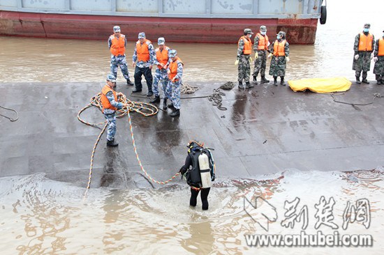 6月6日中午,"东方之星"客船翻沉事件遇难者人数升至396人,据东海舰队