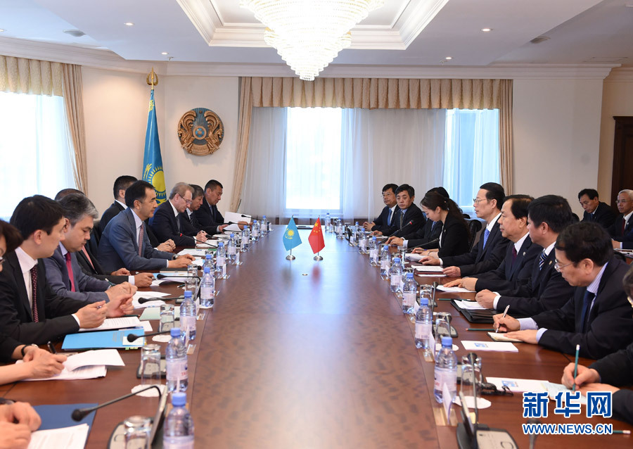 张高丽与哈萨克斯坦第一副总理萨金塔耶夫举行会谈