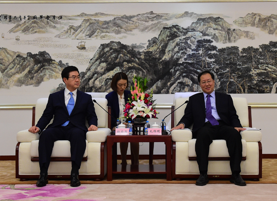 毛伟明会见三星sdi公司全球总裁赵南成