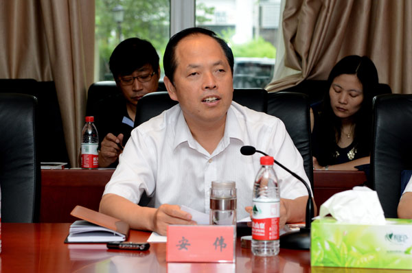 河南新乡先进群体应邀走进中央党校图