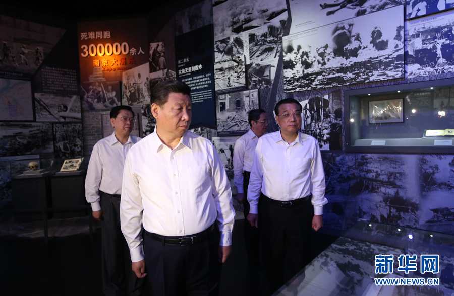 7月7日，党和国家领导人习近平、李克强、张德江、俞正声、刘云山、王岐山、张高丽等在中国人民抗日战争纪念馆，参观纪念中国人民抗日战争暨世界反法西斯战争胜利70周年主题展览《伟大胜利历史贡献》。 新华社记者 兰红光 摄