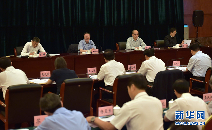 7月8日至10日,中共中央政治局常委、中央纪委书记王岐山在陕西调研,并主持召开部分省区党委书记、纪委书记座谈会。这是9日,王岐山在榆林市主持召开部分省区党委书记、纪委书记座谈会并讲话。新华社记者 李涛 摄 7月8日至10日,中共中央政治局常委、中央纪委书记王岐山在陕西调研,并主持召开部分省区党委书记、纪委书记座谈会。这是9日,王岐山在榆林市主持召开部分省区党委书记、纪委书记座谈会并讲话。新华社记者 李涛 摄