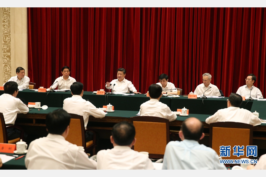 7月17日，中共中央总书记、国家主席、中央军委主席习近平在长春召开部分省区党委主要负责同志座谈会，听取对振兴东北地区等老工业基地和&ldquo;十三五&rdquo;时期经济社会发展的意见和建议并发表重要讲话。 新华社记者 姚大伟 摄