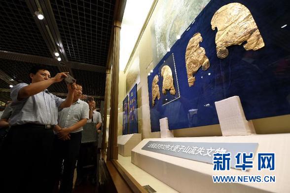 （新华直击）法国归还我国的32件秦人文物在兰州正式移交