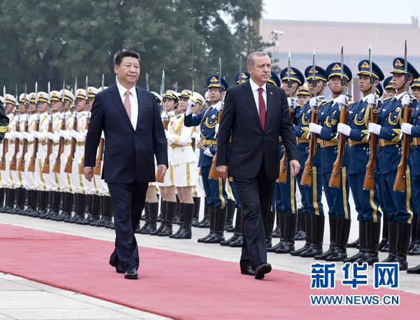 7月29日，国家主席习近平在北京人民大会堂同土耳其总统埃尔多安举行会谈。这是会谈前，习近平在人民大会堂东门外广场为埃尔多安举行欢迎仪式。新华社记者张铎摄 