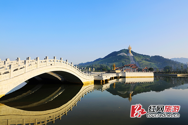 湖南宁乡率先试行夏季25天休假成全国首尝螃蟹者