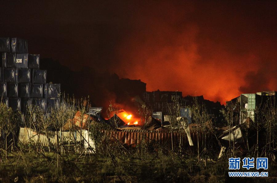 （天津港&ldquo;8&middot;12&rdquo;火灾爆炸事故）（1）解放军、武警消防官兵驰援爆炸事故一线