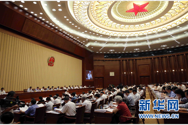 8月24日，十二届全国人大常委会第十六次会议在北京人民大会堂开幕。张德江委员长主持会议。 新华社记者 刘卫兵 摄