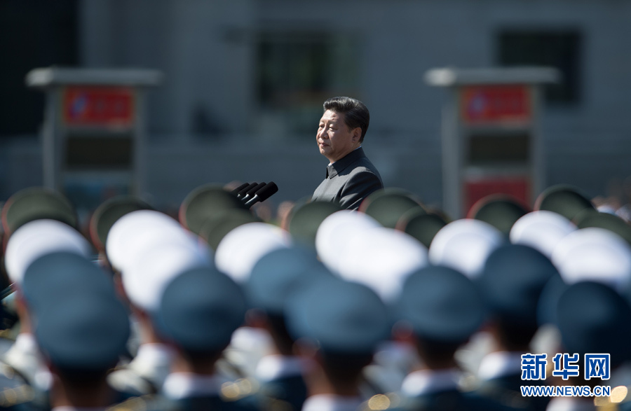 这是中共中央总书记,国家主席,中央军委主席习近平检阅受阅部队.