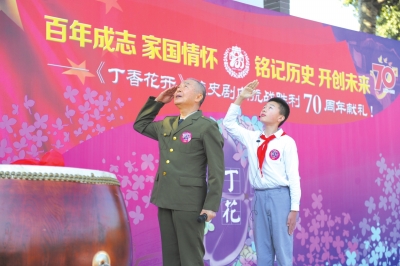 北京中小学集中开学 红色元素成主题