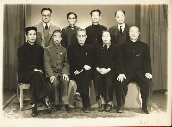 许广平,王绍鏊,后排左起:梅达君,雷洁琼,徐伯昕,严景耀资料图片:1951