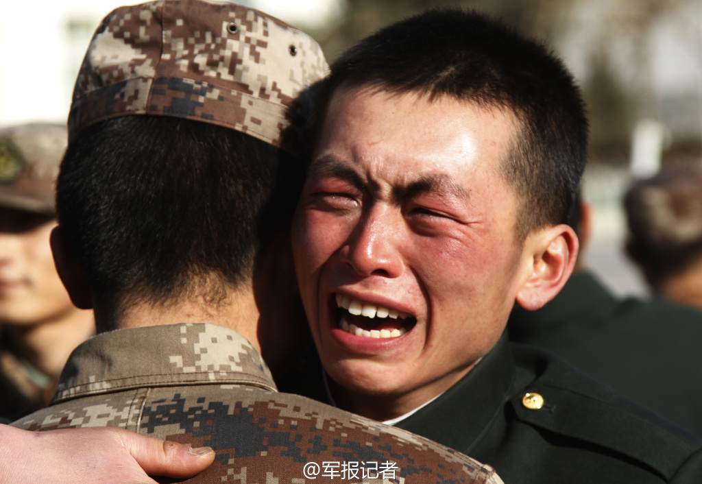 铁骨柔情泪如雨 退伍泪奔季