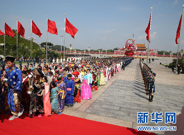 9月30日，烈士纪念日向人民英雄敬献花篮仪式在北京天安门广场隆重举行。 新华社记者 姚大伟 摄 