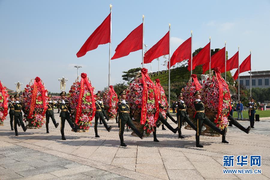 9月30日，烈士纪念日向人民英雄敬献花篮仪式在北京天安门广场隆重举行。 新华社记者 姚大伟 摄