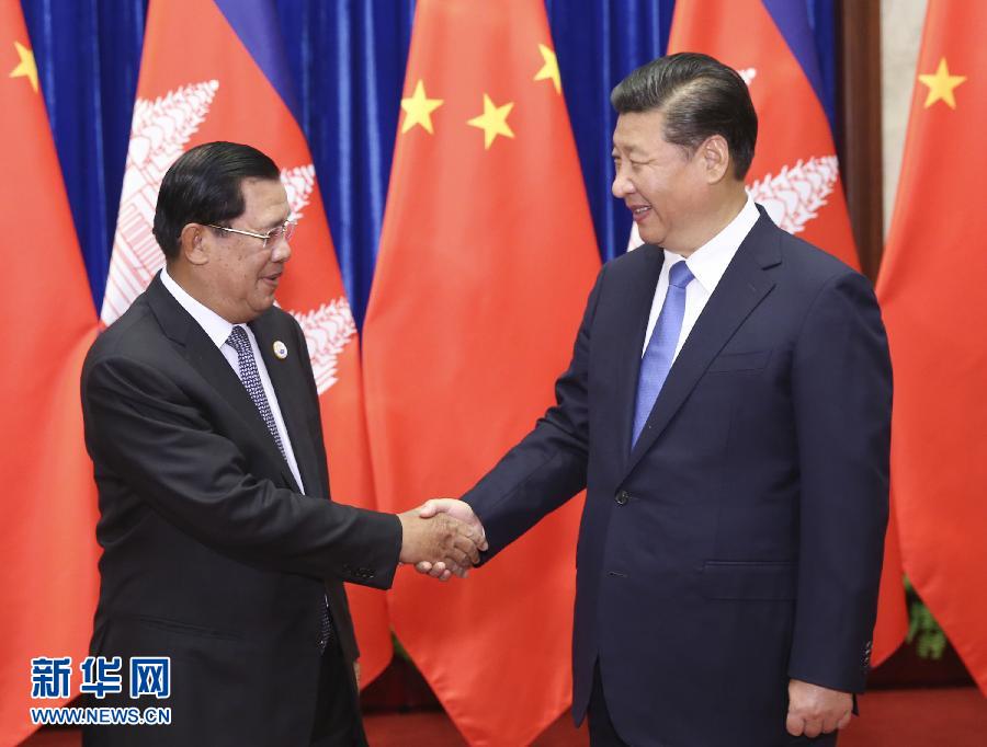 10月15日，中共中央总书记、国家主席习近平在北京人民大会堂会见来华出席亚洲政党丝绸之路专题会议的柬埔寨人民党主席、政府首相洪森。新华社记者 黄敬文 摄