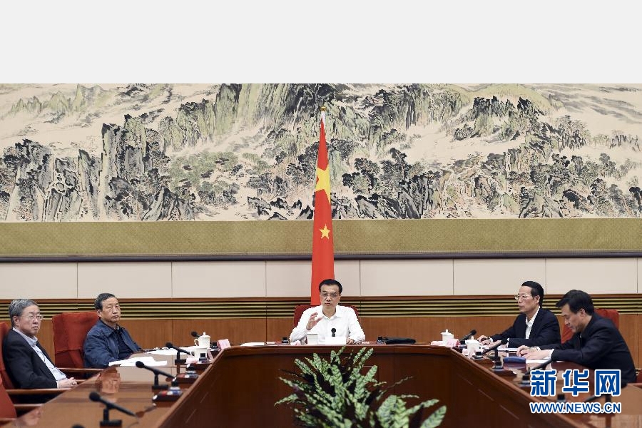 10月16日，中共中央政治局常委、国务院总理李克强在北京主持召开金融企业座谈会，并作重要讲话。中共中央政治局常委、国务院副总理张高丽出席。新华社记者 谢环驰 摄