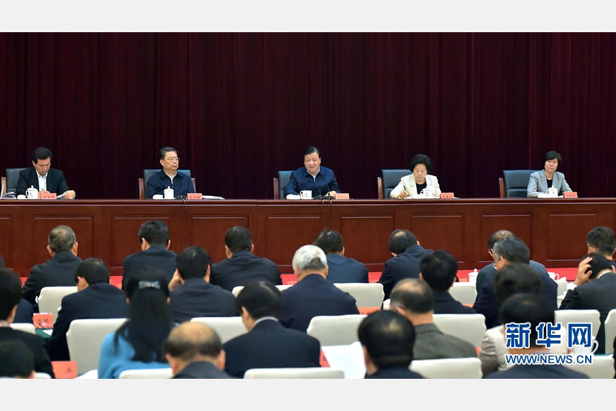 10月23日,培养选拔年轻干部和女干部、少数民族干部、党外干部工作座谈会在北京召开。中共中央政治局常委、中央书记处书记刘云山出席会议并讲话。 新华社记者 李涛 摄 10月23日,培养选拔年轻干部和女干部、少数民族干部、党外干部工作座谈会在北京召开。中共中央政治局常委、中央书记处书记刘云山出席会议并讲话。 新华社记者 李涛 摄
