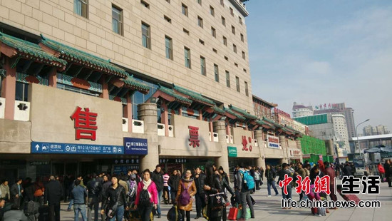 2016春运火车票今开抢&ldquo;黄牛&rdquo;称多花150元保证上车