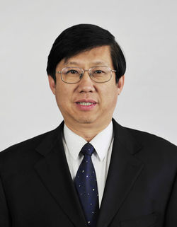 11.湖南省娄底市委常委,常务副市长周纯良:让中等收入人口比重上升.