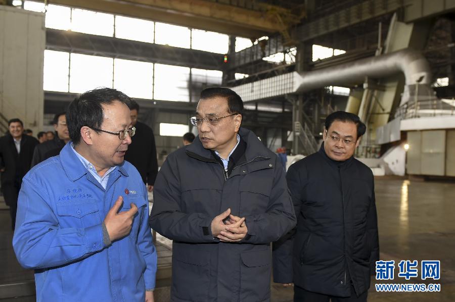 1月4日至5日，中共中央政治局常委、国务院总理李克强在山西省太原市考察。这是1月4日，李克强在太原钢铁集团考察。 新华社记者 谢环驰 摄