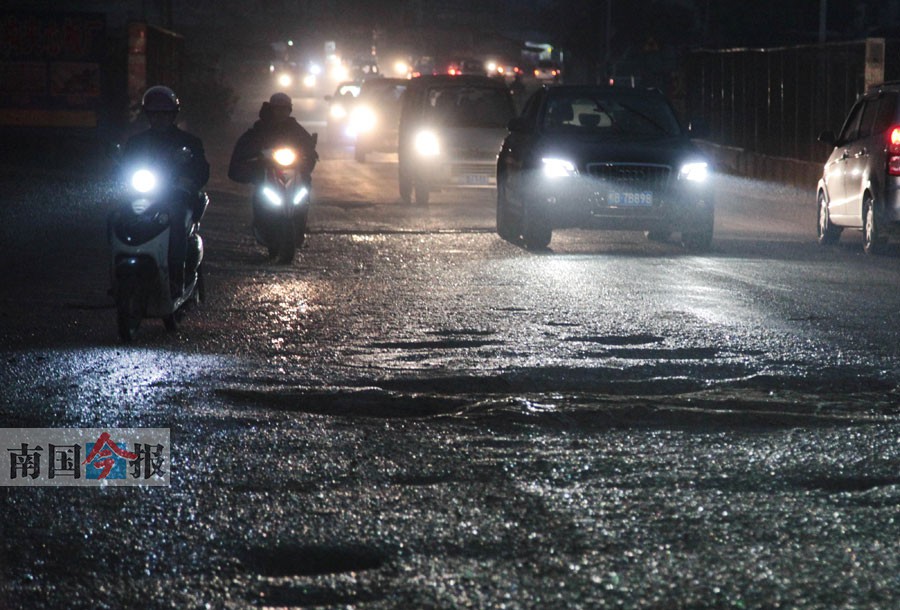 柳州进出城二级公路烂况多 有些路面凹陷破裂严重