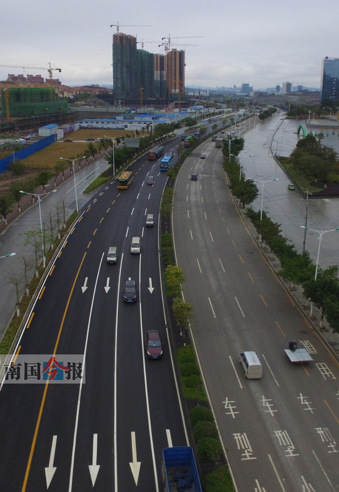 柳州进出城二级公路烂况多 有些路面凹陷破裂严重