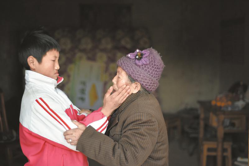 "13年前,一个下雪天,一个快要冻死的婴儿出现在成都金堂淮口大桥头.