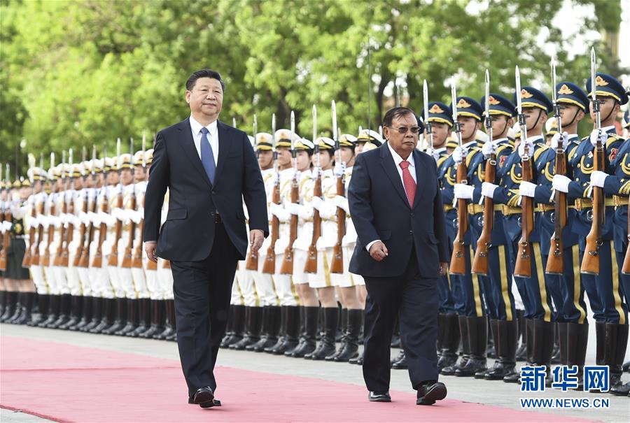 习近平同老挝人民革命党中央总书记国家主席本扬举行会谈