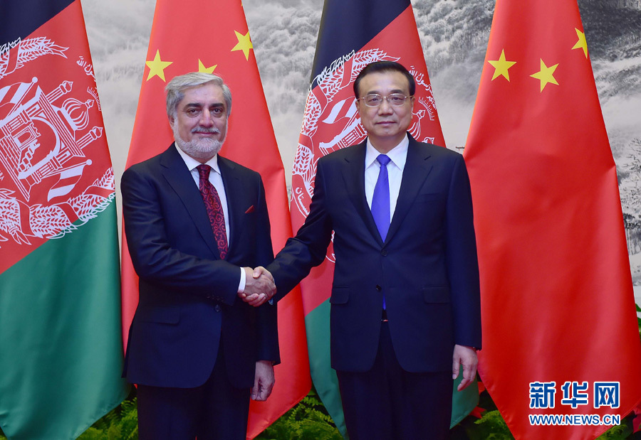 5月16日，国务院总理李克强在北京人民大会堂同来华进行正式访问的阿富汗首席执行官阿卜杜拉举行会谈。 新华社记者 张铎 摄