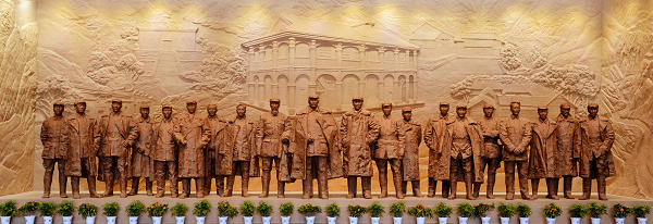 遵义会议会议室会上,毛泽东对博古,李德在军事指挥上的错误进行了切中