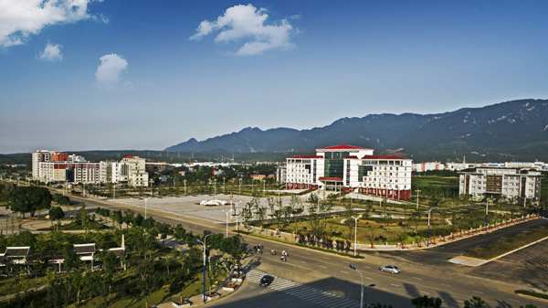 江西省九江县九江县位于江西省北部,东倚庐山,北傍长江,彼邻九江市区.