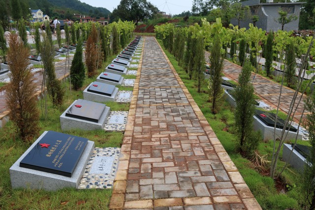 安葬着9850位革命烈士的散葬烈士墓群,每次走近,都是一次穿越时空与