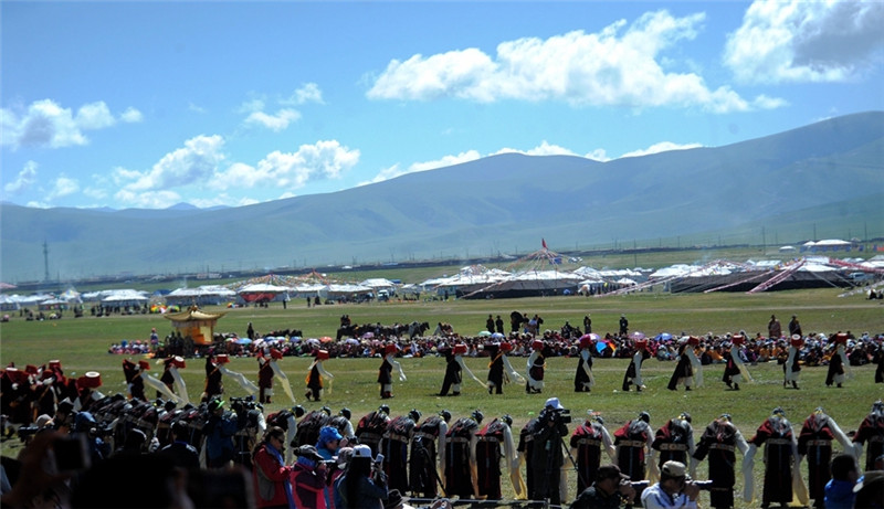 石渠帐篷节盛大开幕 万人跳高原康巴文化锅庄