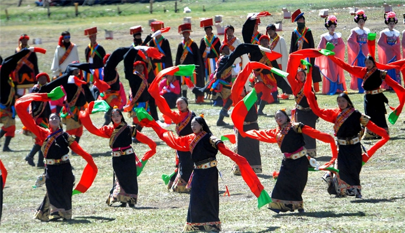 石渠帐篷节盛大开幕 万人跳高原康巴文化锅庄-新华网