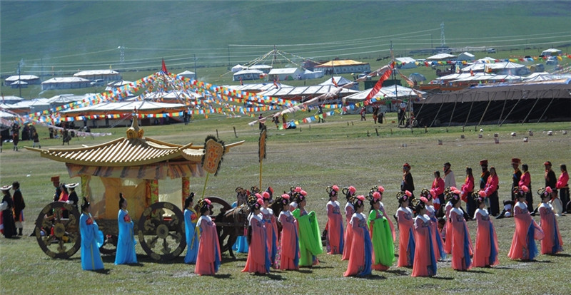 石渠帐篷节盛大开幕 万人跳高原康巴文化锅庄