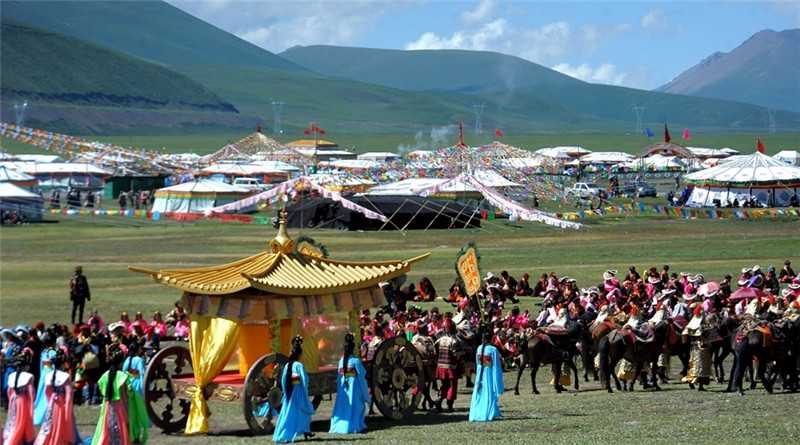 石渠帐篷节盛大开幕 万人跳高原康巴文化锅庄