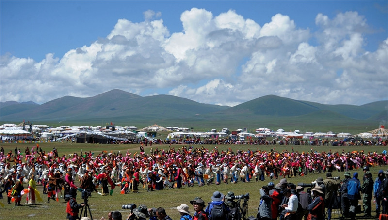 石渠帐篷节盛大开幕 万人跳高原康巴文化锅庄