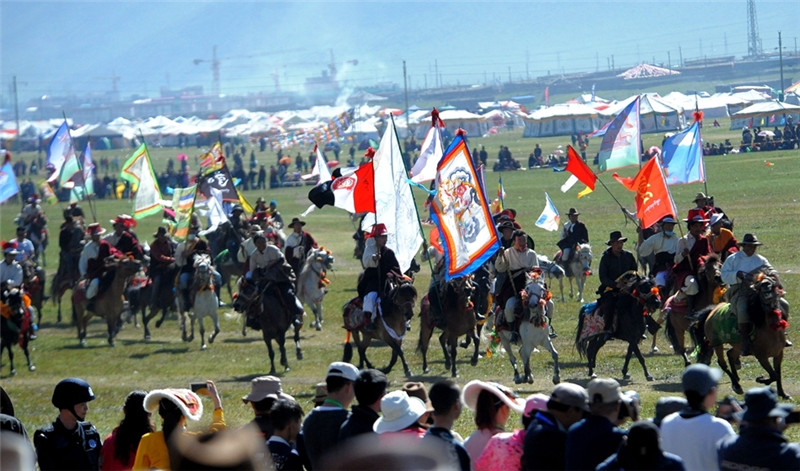石渠帐篷节盛大开幕 万人跳高原康巴文化锅庄