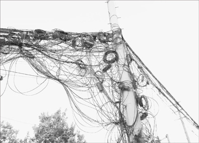 线缆乱如麻 安全隐患大(曝光)