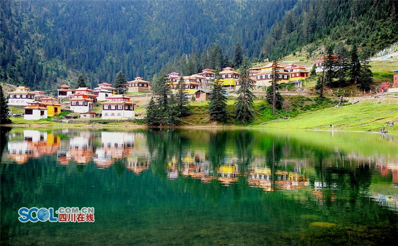 甘孜新龙县有个"美人湖"
